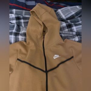Nike Tech ( Men’s Medium)